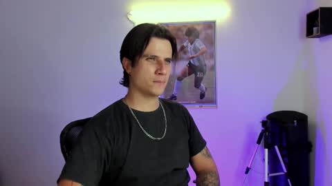 Snapshot of jayalvarrez_ chatting on September 15, 8:54 pm Jay Alvarrez online show from September 15, 8:54 pm