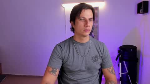 Snapshot of jayalvarrez_ chatting on September 20, 7:50 pm Jay Alvarrez online show from September 20, 7:50 pm