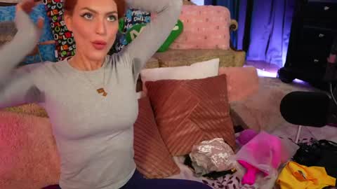 JennyBlighe online show from May 3, 9:04 am