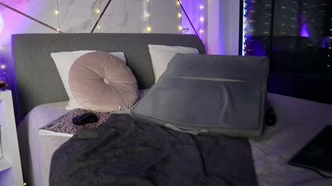 JayJayPink online show from December 29, 1:06 pm