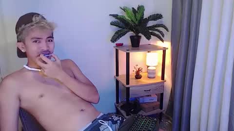 jaysee_hugecox online show from April 29, 2:38 am