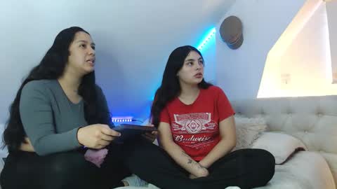 Jazmin and Scarlett online show from October 18, 11:03 am