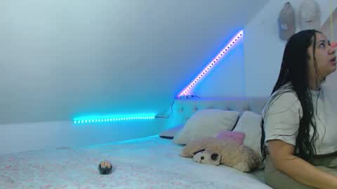 Jazmin and Scarlett online show from September 25, 10:00 am