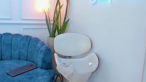 Snapshot of jazmine_21 chatting on February 11, 9:53 am Jasmine online show from February 11, 9:53 am