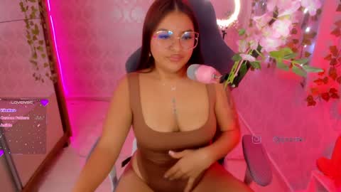 Snapshot of jazmineferrari1 chatting on February 7, 11:01 am Jazmine online show from February 7, 11:01 am