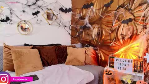 Jazmin online show from October 14, 1:36 pm