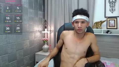 jdwhite18 online show from March 27, 9:43 am