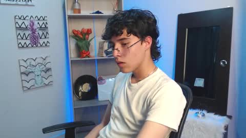 Snapshot of jeam_hot chatting on January 9, 11:13 pm jeam_hot online show from January 9, 11:13 pm