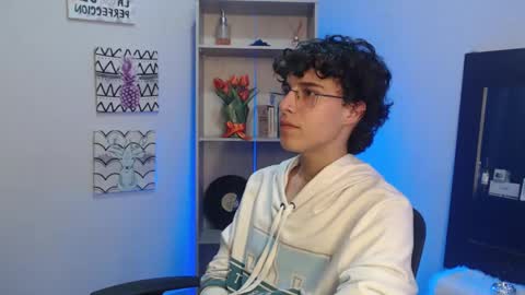 Snapshot of jeam_hot chatting on January 17, 9:28 pm jeam_hot online show from January 17, 9:28 pm
