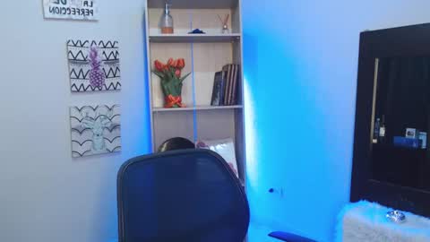 Snapshot of jeam_hot chatting on January 19, 8:41 pm jeam_hot online show from January 19, 8:41 pm
