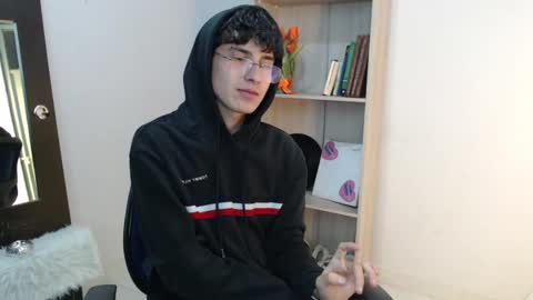 Snapshot of jeam_hot chatting on January 3, 1:38 am jeam_hot online show from January 3, 1:38 am