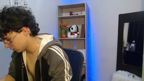 Snapshot of jeam_hot chatting on January 25, 9:14 pm jeam_hot online show from January 25, 9:14 pm
