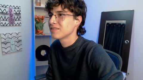 Snapshot of jeam_hot chatting on January 6, 9:43 pm jeam_hot online show from January 6, 9:43 pm