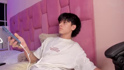 J E A N online show from December 12, 11:14 pm