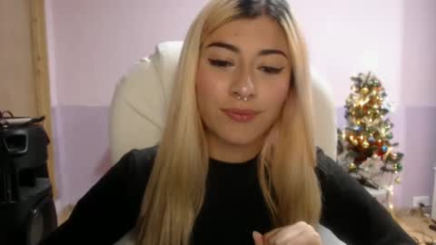 Snapshot of jean_monroe chatting on December 7, 12:36 am Jean online show from December 7, 12:36 am