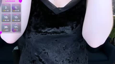 jeanniefox_ online show from March 7, 2:01 pm