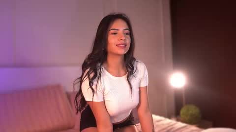 Snapshot of jenesaisquoi_ chatting on February 16, 3:26 am Isabella online show from February 16, 3:26 am