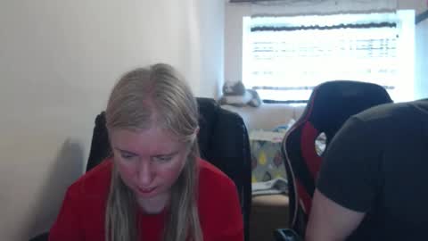 JenisAndPeter online show from May 7, 7:37 am