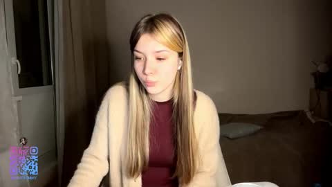 Hey EveryoneIm Kimi  Glad to see you in my room We almost hit 10 Thumb up in one day   online show from February 12, 3:59 pm