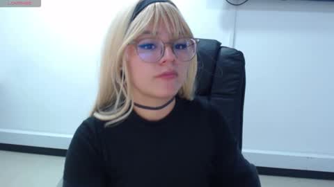 jenn online show from November 8, 8:12 pm