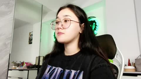 Snapshot of jennatyan chatting on December 2, 1:19 pm JENNA online show from December 2, 1:19 pm