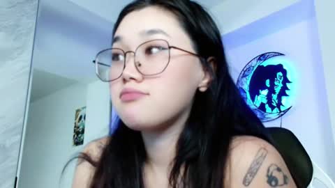 Snapshot of jennatyan chatting on December 4, 4:32 pm JENNA online show from December 4, 4:32 pm