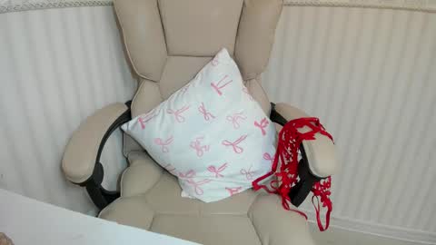 Jennifer online show from November 2, 7:47 pm