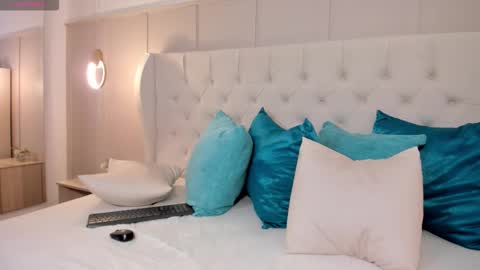 Jenifer online show from November 7, 5:15 pm