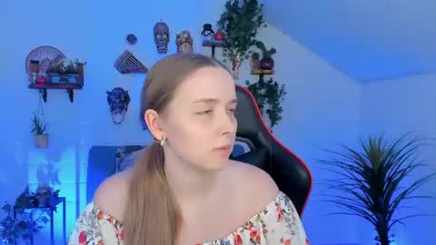 Jennifer online show from July 10, 11:09 pm