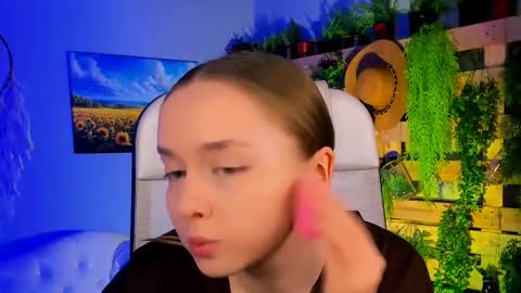 Jennifer online show from October 14, 3:04 pm