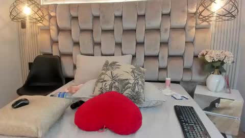 Snapshot of jennsexy_ chatting on March 8, 12:00 am Jennsexy online show from March 8, 12:00 am