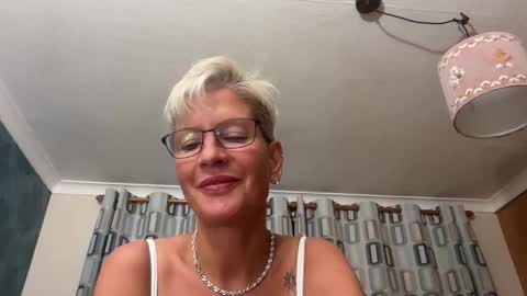 Snapshot of jennyhazel69 chatting on September 17, 7:39 pm JennyHazel online show from September 17, 7:39 pm