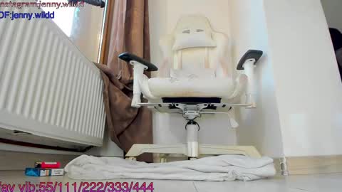 Snapshot of jennywildd chatting on February 20, 9:11 am infamous blondiechloe. Jennyjennywildd online show from February 20, 9:11 am