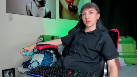 Snapshot of jeremy_salvatore_ chatting on January 20, 6:21 am jero independent model online show from January 20, 6:21 am