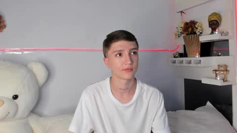 jero independent model online show from April 16, 2:33 am