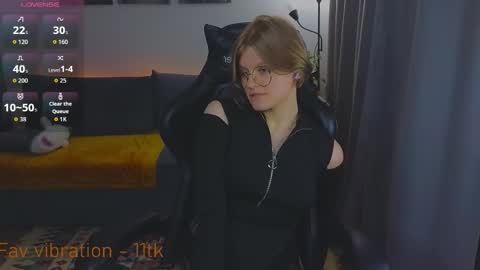 Snapshot of jess0e9 chatting on September 16, 3:59 pm JessieVibes online show from September 16, 3:59 pm