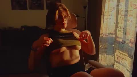Snapshot of jess0e9 chatting on September 10, 3:35 pm JessieVibes online show from September 10, 3:35 pm