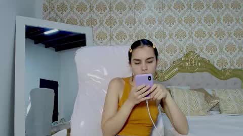 jessb_ online show from October 6, 6:04 pm