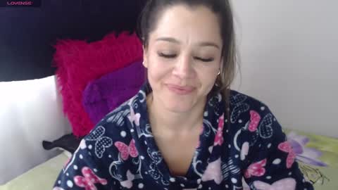 Snapshot of jessi_robertss chatting on January 26, 7:52 pm jessica online show from January 26, 7:52 pm