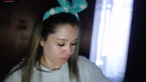 Snapshot of jessi_robertss chatting on February 25, 11:04 pm jessica online show from February 25, 11:04 pm