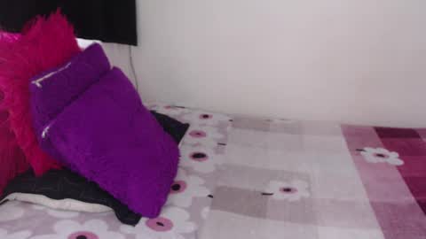 Snapshot of jessi_robertss chatting on February 21, 8:16 pm jessica online show from February 21, 8:16 pm