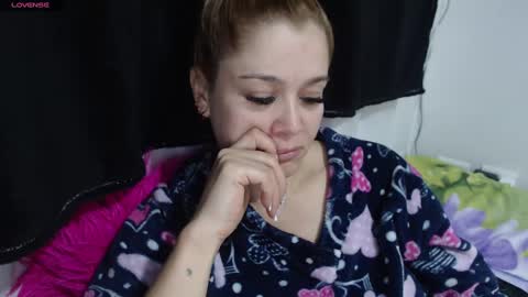 Snapshot of jessi_robertss chatting on March 12, 1:14 am jessica online show from March 12, 1:14 am