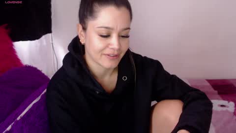 Snapshot of jessi_robertss chatting on February 13, 2:20 pm jessica online show from February 13, 2:20 pm
