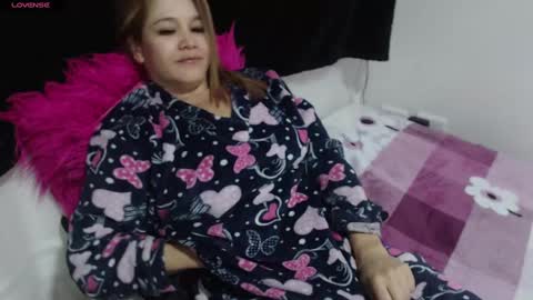 Snapshot of jessi_robertss chatting on March 7, 4:56 am jessica online show from March 7, 4:56 am