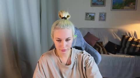 Snapshot of jessica_hanson chatting on December 4, 6:22 pm Jessy online show from December 4, 6:22 pm