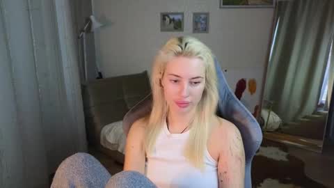 Snapshot of jessica_hanson chatting on February 13, 6:30 am Jessy online show from February 13, 6:30 am