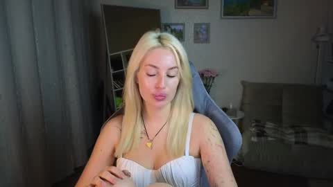 Snapshot of jessica_hanson chatting on January 28, 7:11 am Jessy online show from January 28, 7:11 am