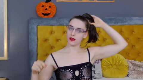 Jessica White online show from November 5, 5:09 am