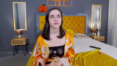 Jessica White online show from November 20, 5:28 am