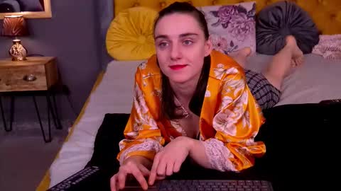 Jessica White online show from December 5, 5:39 am